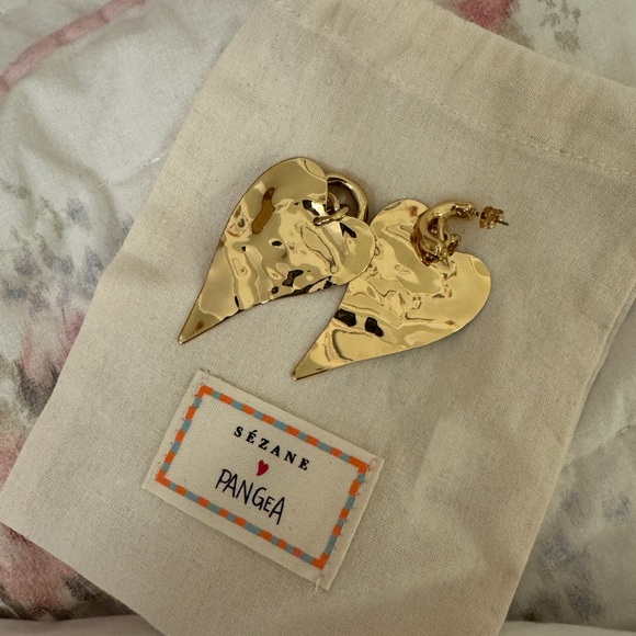 Sézane x Pangea RARE NWT Heart Earrings in Gold - Picture 4 of 4